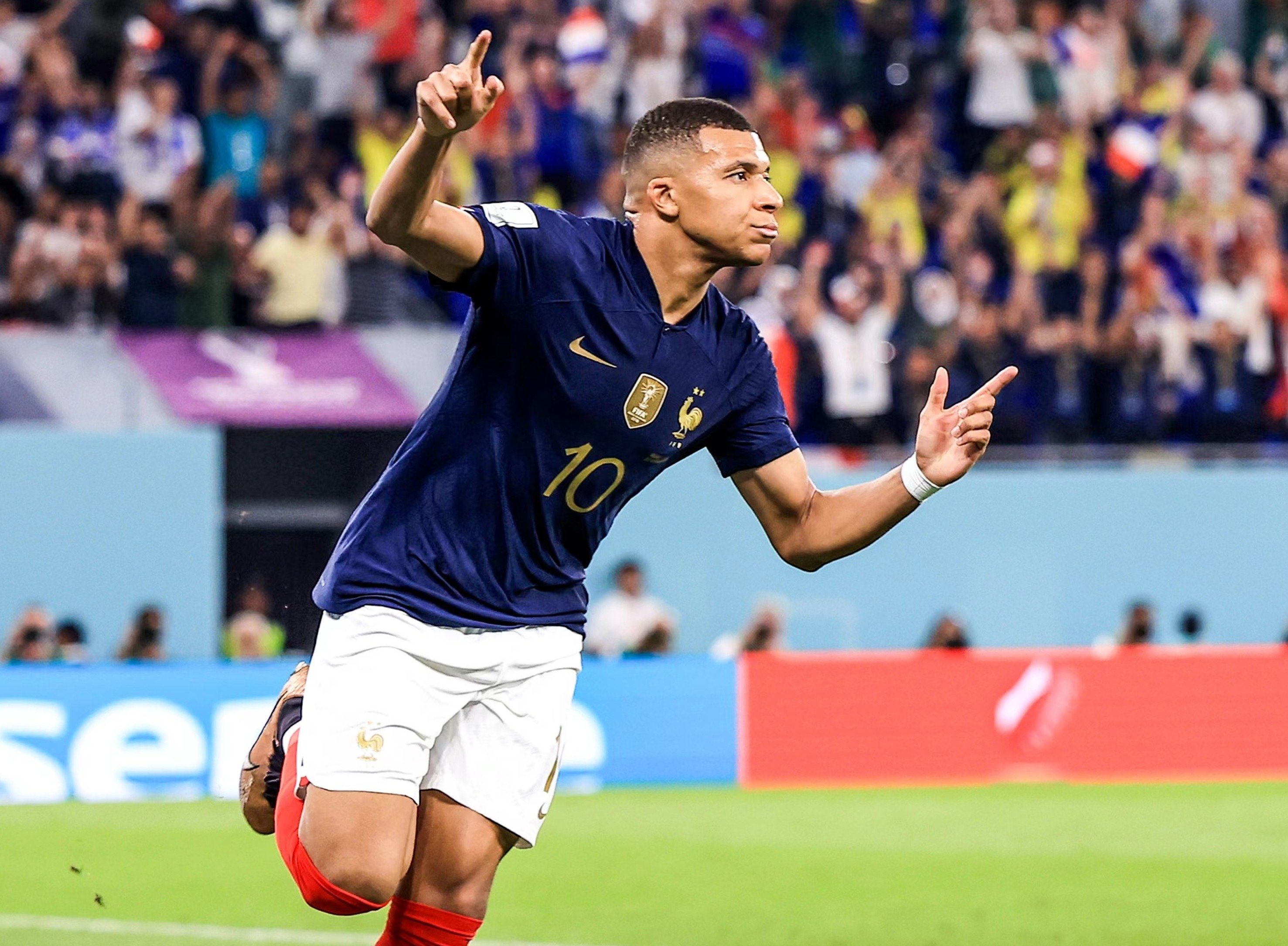 炸鱼来了，比朔夫戴帽、卡尔双响助德国U21队6-0大胜