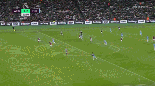 报16连胜终结之仇！凯恩破门追平姆巴佩，拜仁3-2柏林联合三线狂飙